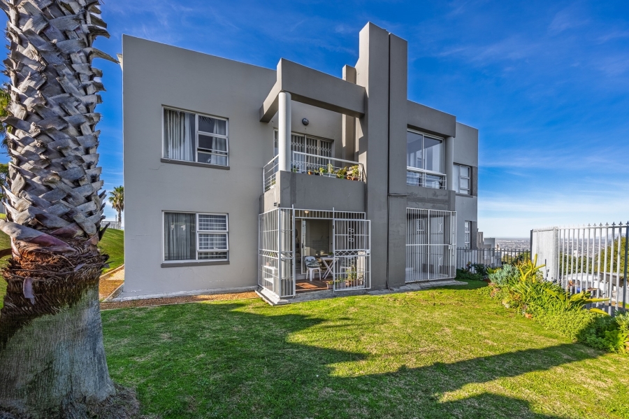 2 Bedroom Property for Sale in Loevenstein Western Cape